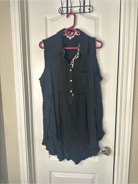 Umgee Navy Sleeveless Button-Front Tunic with Pocket